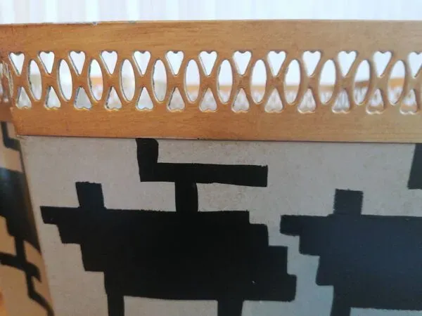 Illustration numéro 5 du produit Jardinière d'intérieur en tôle peinte