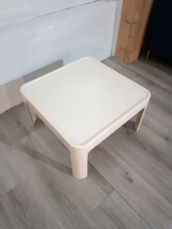 Illustration numéro 5 du produit Table basse fibre de verre par Carlo Bartoli pour Rossi Di Albizzate 1960s