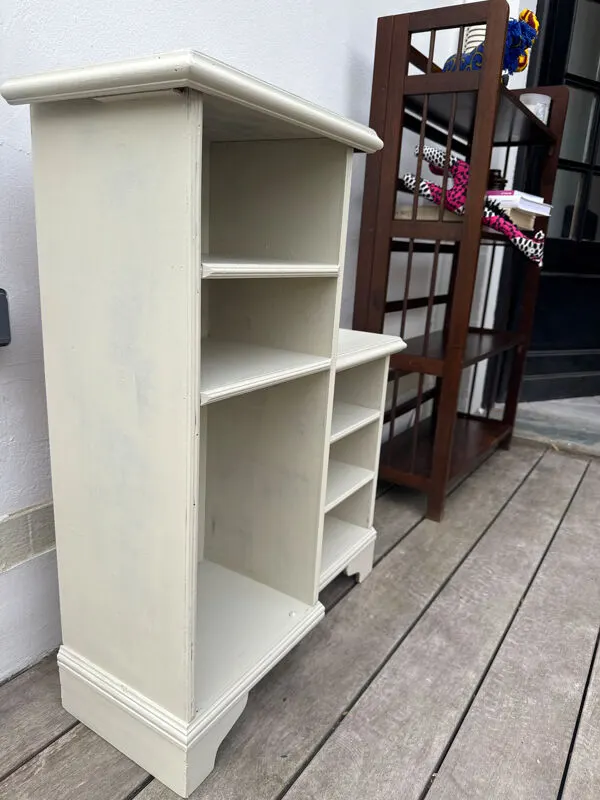 Illustration numéro 5 du produit Bibliothèque en bois peint