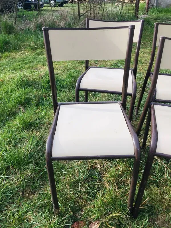 Illustration numéro 5 du produit Lot de 10 chaises d'école années 70 blanc