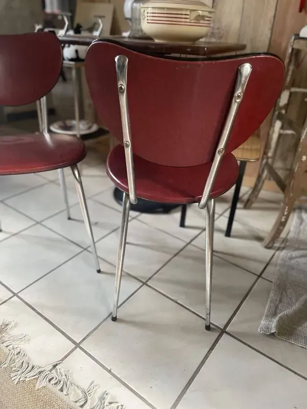 Illustration numéro 5 du produit Paire de chaises en skaï bordeau