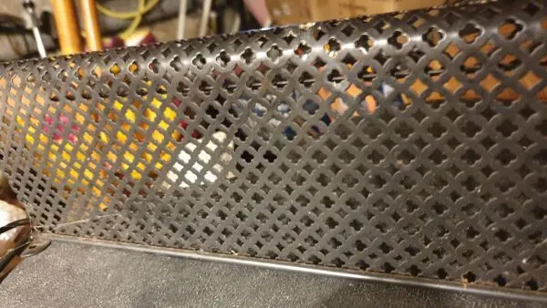 Illustration numéro 5 du produit Portemanteau patere  rockabilly tole perforee