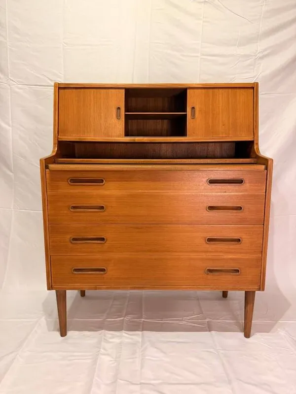 Illustration numéro 5 du produit Coiffeuse scandinave