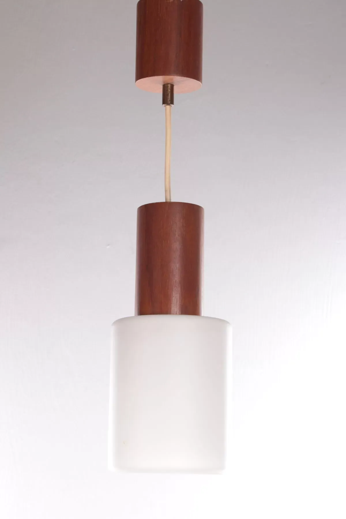 Illustration numéro 5 du produit Suspension vintage Louis Kalff en teck verre opale, années 1950