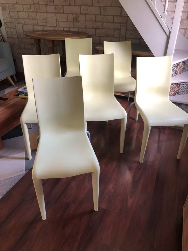 Illustration numéro 5 du produit Lot de 6 chaises jaunes pâles vintage designer Philippe Starck