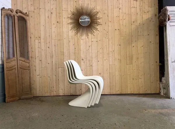 Illustration numéro 5 du produit Chaises Pantone Verner 1 ère édition