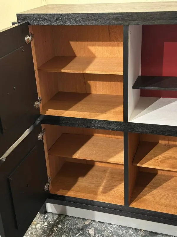 Illustration numéro 5 du produit Cabinet bar noir brutaliste belge