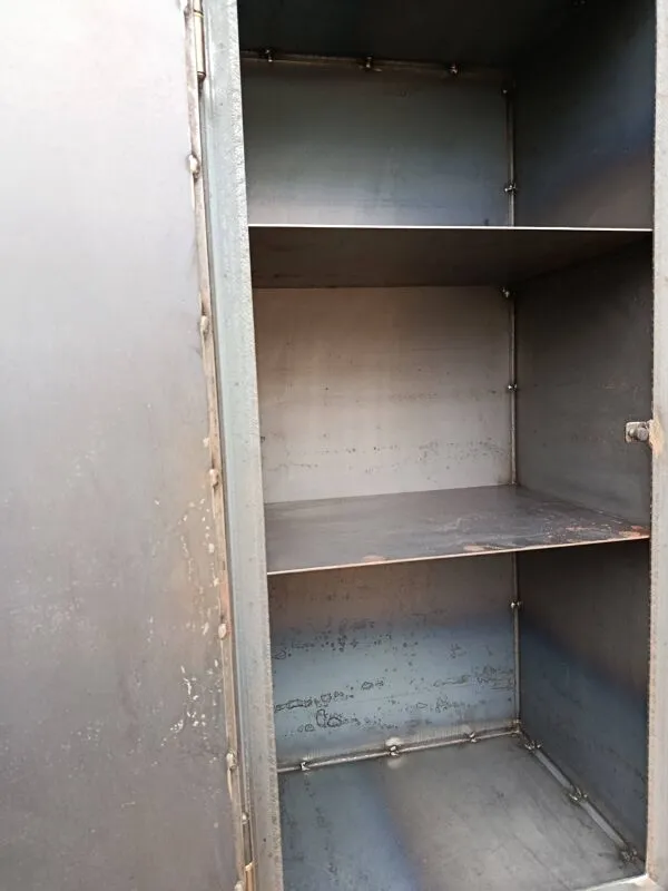 Illustration numéro 5 du produit Meuble de rangement Letrapu en acier brut