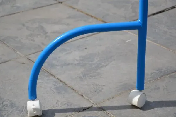 Illustration numéro 5 du produit Etagère et patères d'école sur roulettes