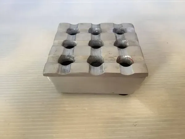 Illustration numéro 5 du produit Cendrier style ultima