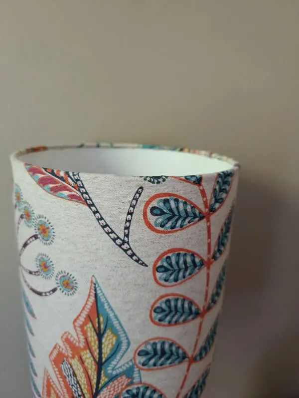 Illustration numéro 5 du produit Lampe de table métal vieilli, abat-jour végétal
