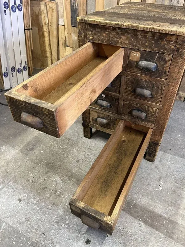 Illustration numéro 5 du produit Meuble de métier en bois ancien chaussure
