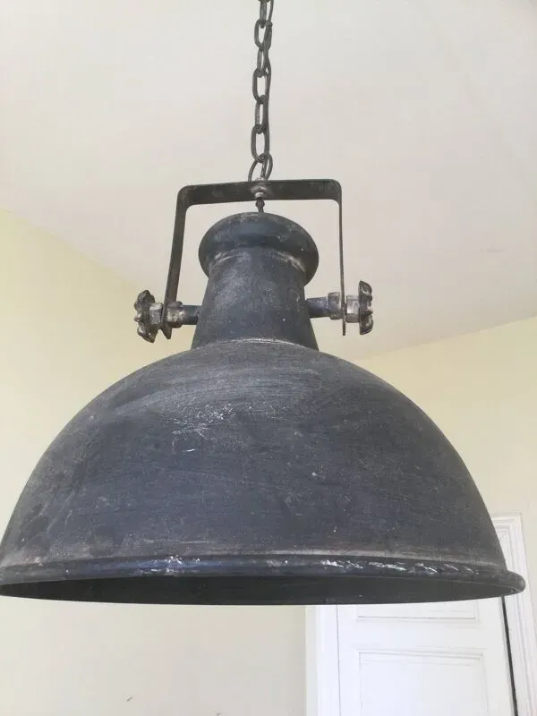 Illustration numéro 5 du produit Grande suspension ronde en tôle