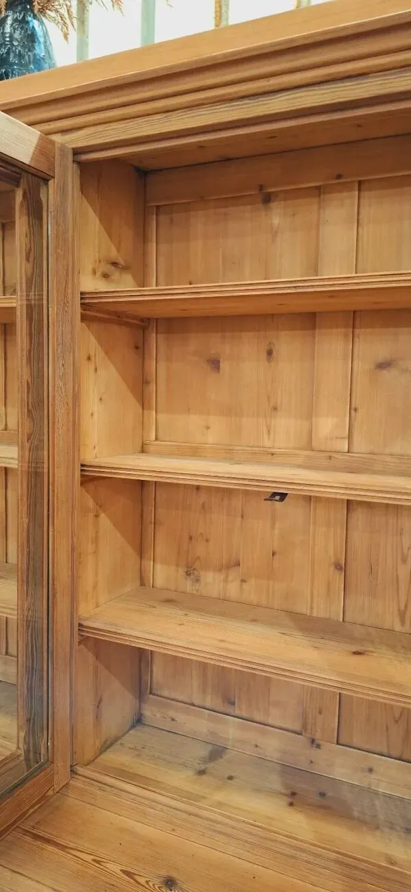 Illustration numéro 5 du produit Meuble d apothicaire ancien