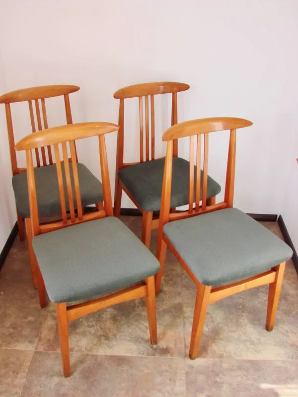 Illustration numéro 5 du produit Ensemble de 4 chaises, M. Zielinski, 200/100 B