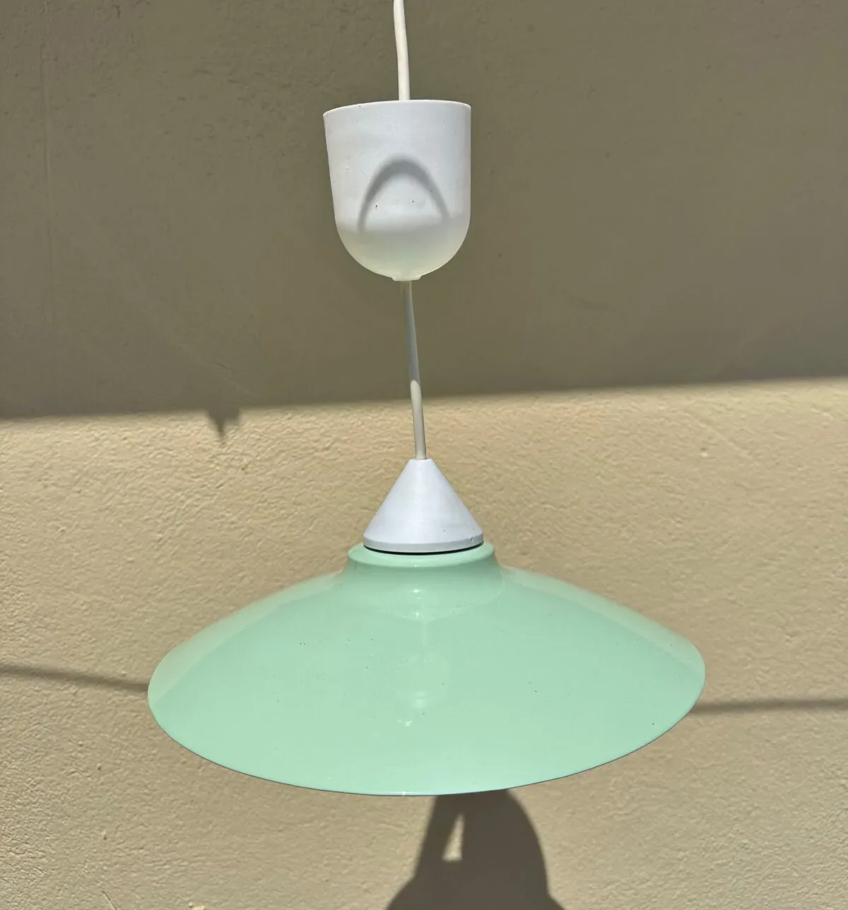 Illustration numéro 5 du produit Suspension abat jour métal peinture neuve style vintage