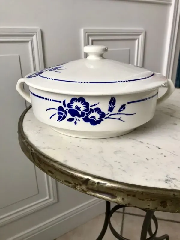 Illustration numéro 5 du produit Soupière Saint-Amand fleurs bleues années 30-40