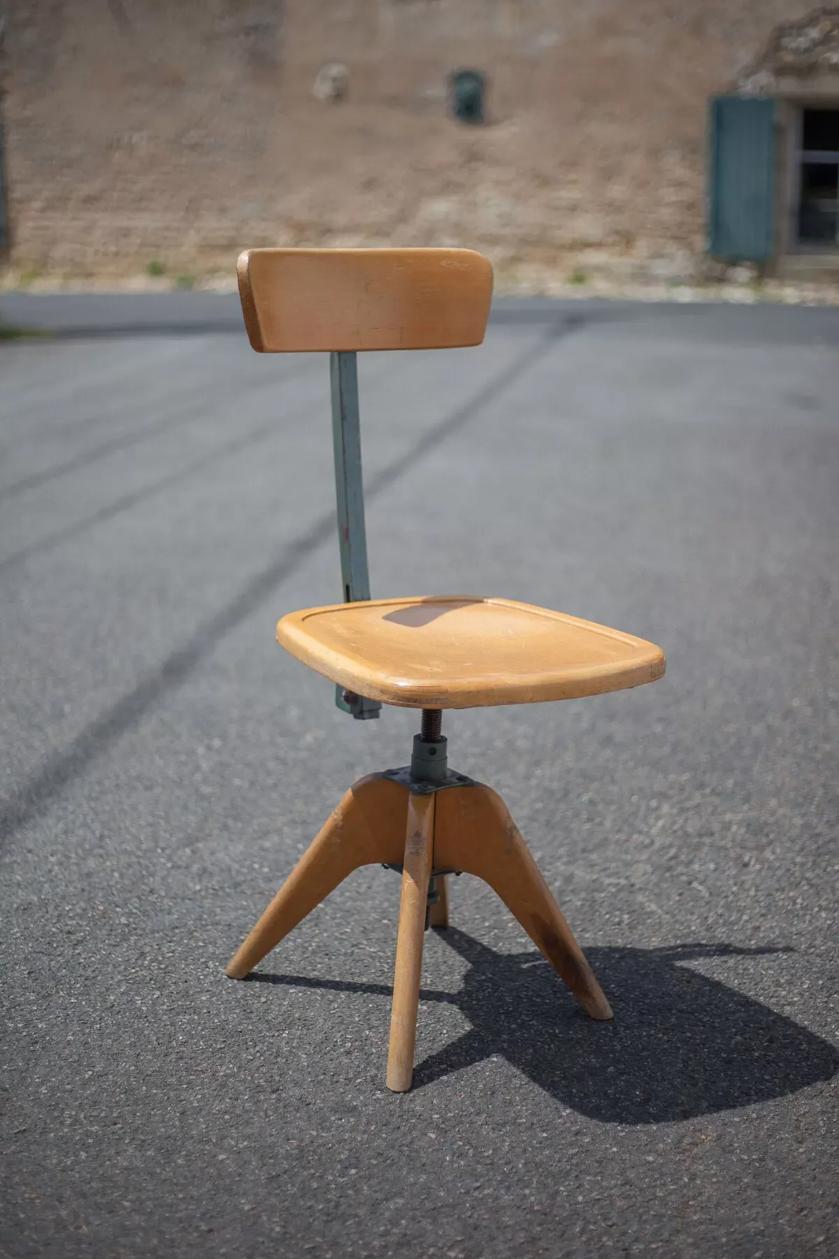 Illustration numéro 5 du produit Chaise de bureau bois et métal