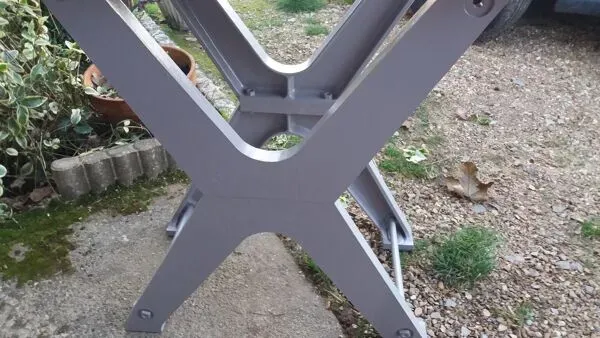 Illustration numéro 5 du produit Table industrielle en fer