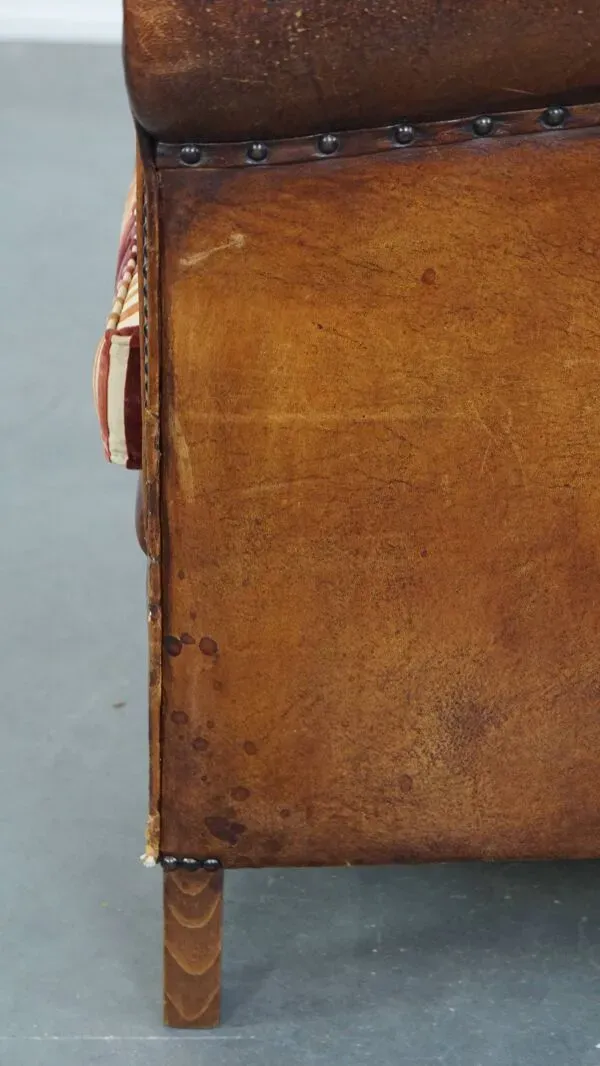 Illustration numéro 5 du produit Fauteuil club vintage couleur cognac en cuir de mouton