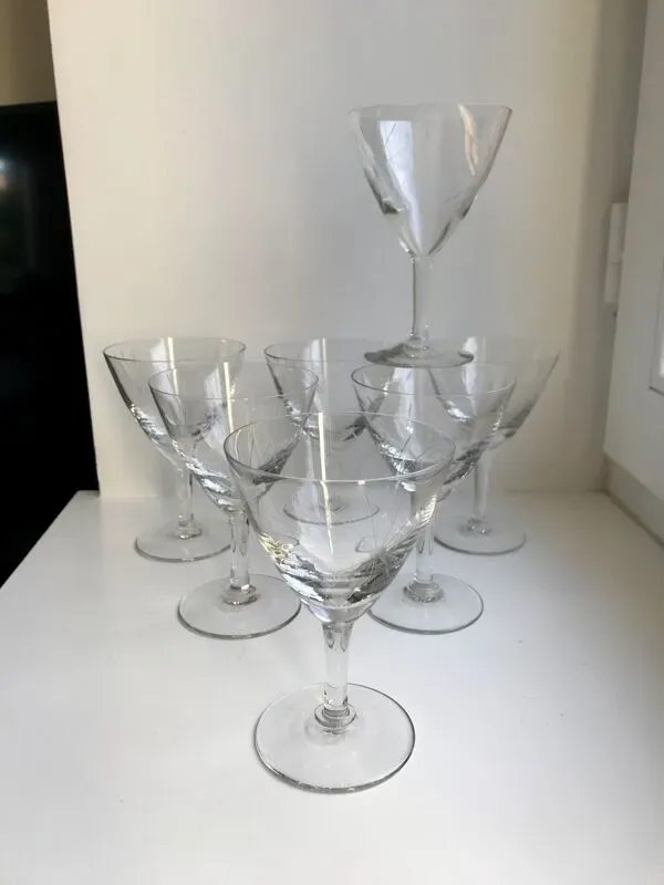 Illustration numéro 5 du produit Lot de 7  verres à vin gravés modèle étoile années 50