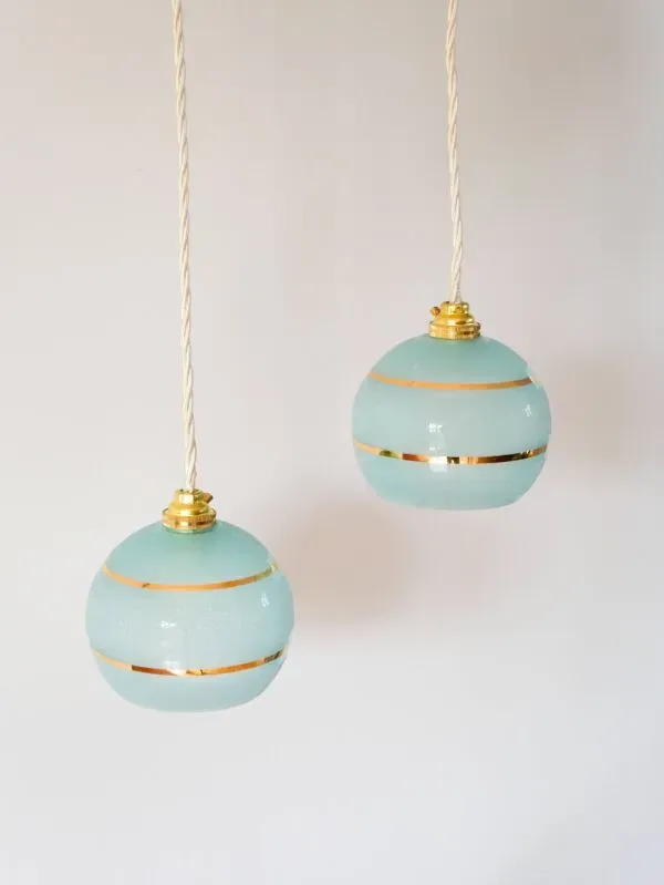 Illustration numéro 5 du produit paire de suspensions boules granité bleu et doré 1950