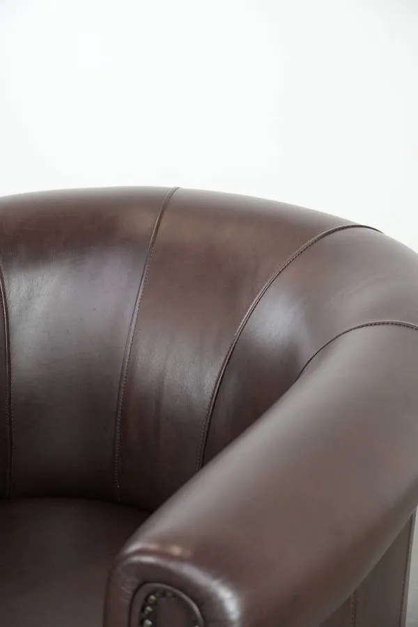 Illustration numéro 5 du produit Fauteuil club en cuir de vache dans le style anglais