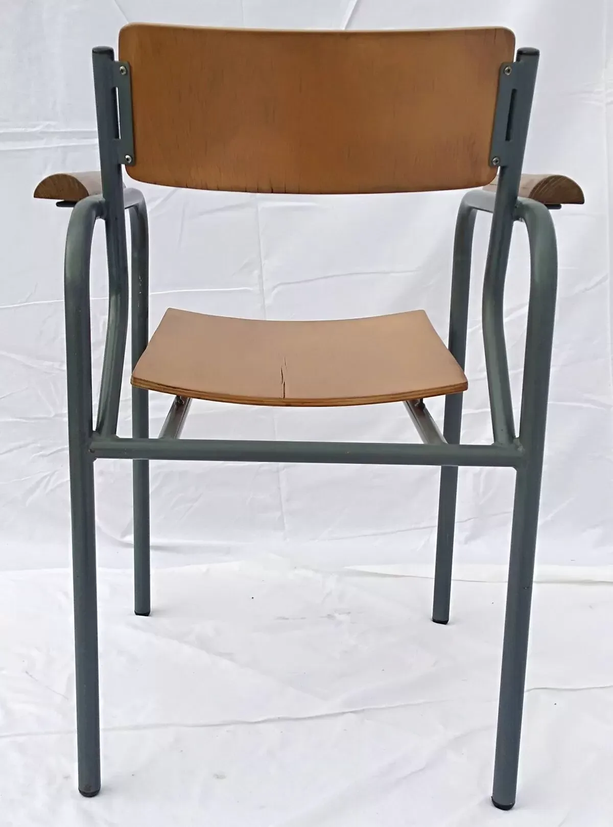 Illustration numéro 5 du produit fauteuil structure tubulaire assise et accoudoires bois