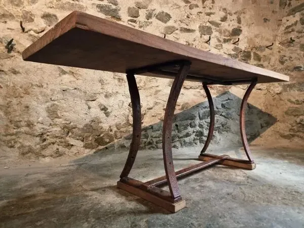 Illustration numéro 5 du produit Table industrielle vintage en fer et bois massif