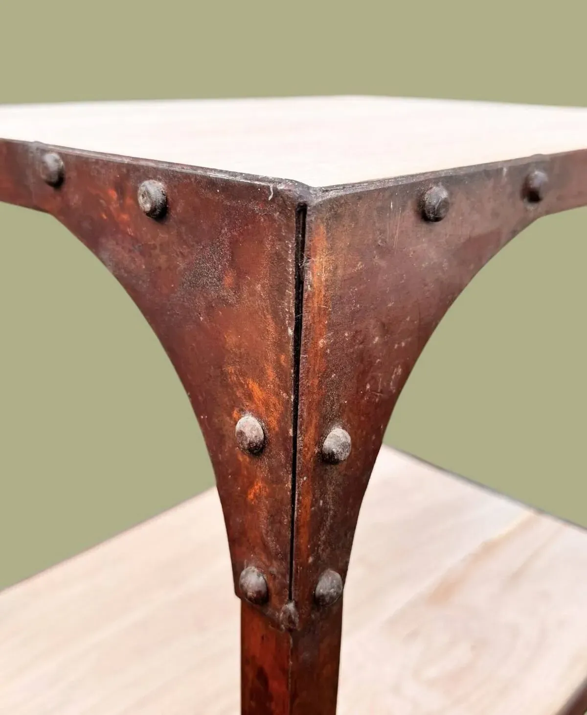 Illustration numéro 5 du produit Ancien meuble d’atelier, étagère industrielle