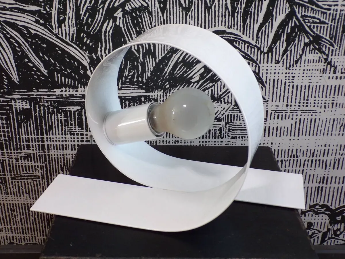 Illustration numéro 5 du produit Lampe looping par Massive
