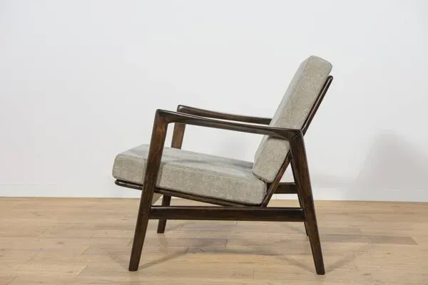 Illustration numéro 5 du produit Fauteuil modèle 300-139 de l'usine Swarzędz, Pologne, années 1960