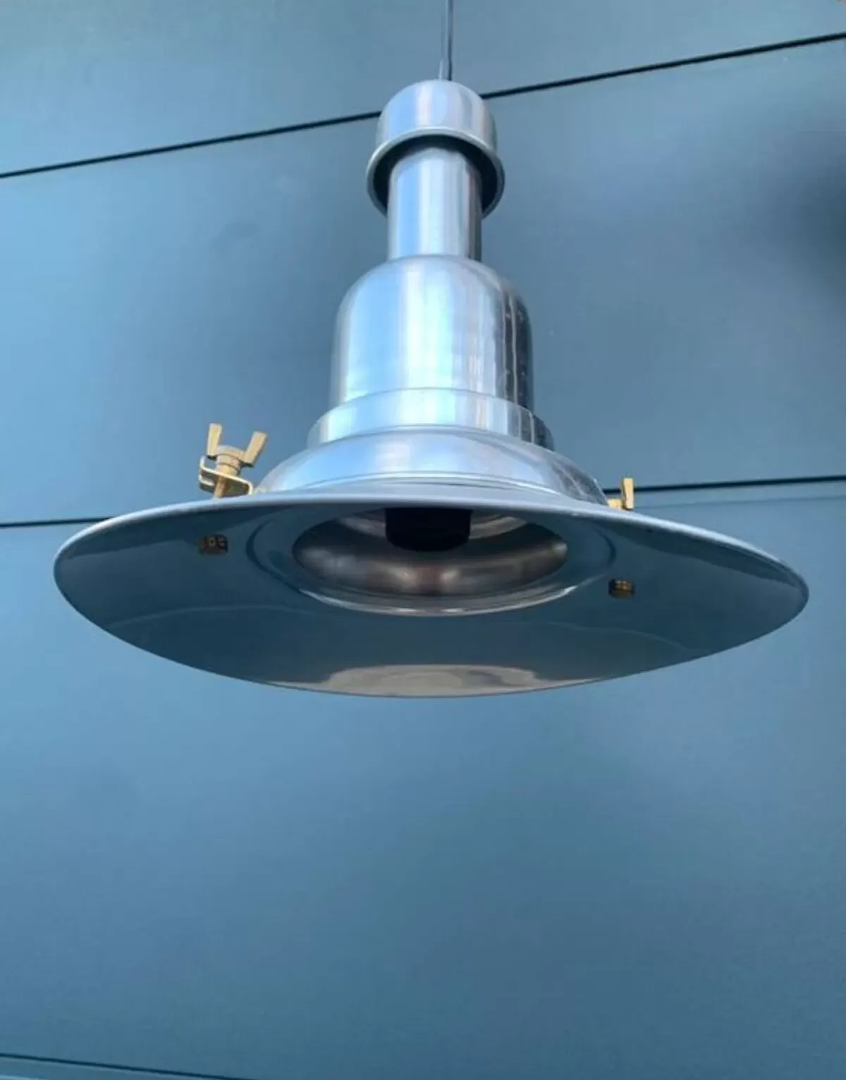 Illustration numéro 5 du produit Suspension aluminium style industriel