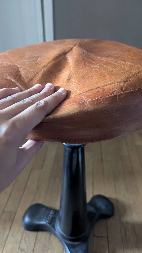 Illustration numéro 5 du produit Tabouret en fonte Singer