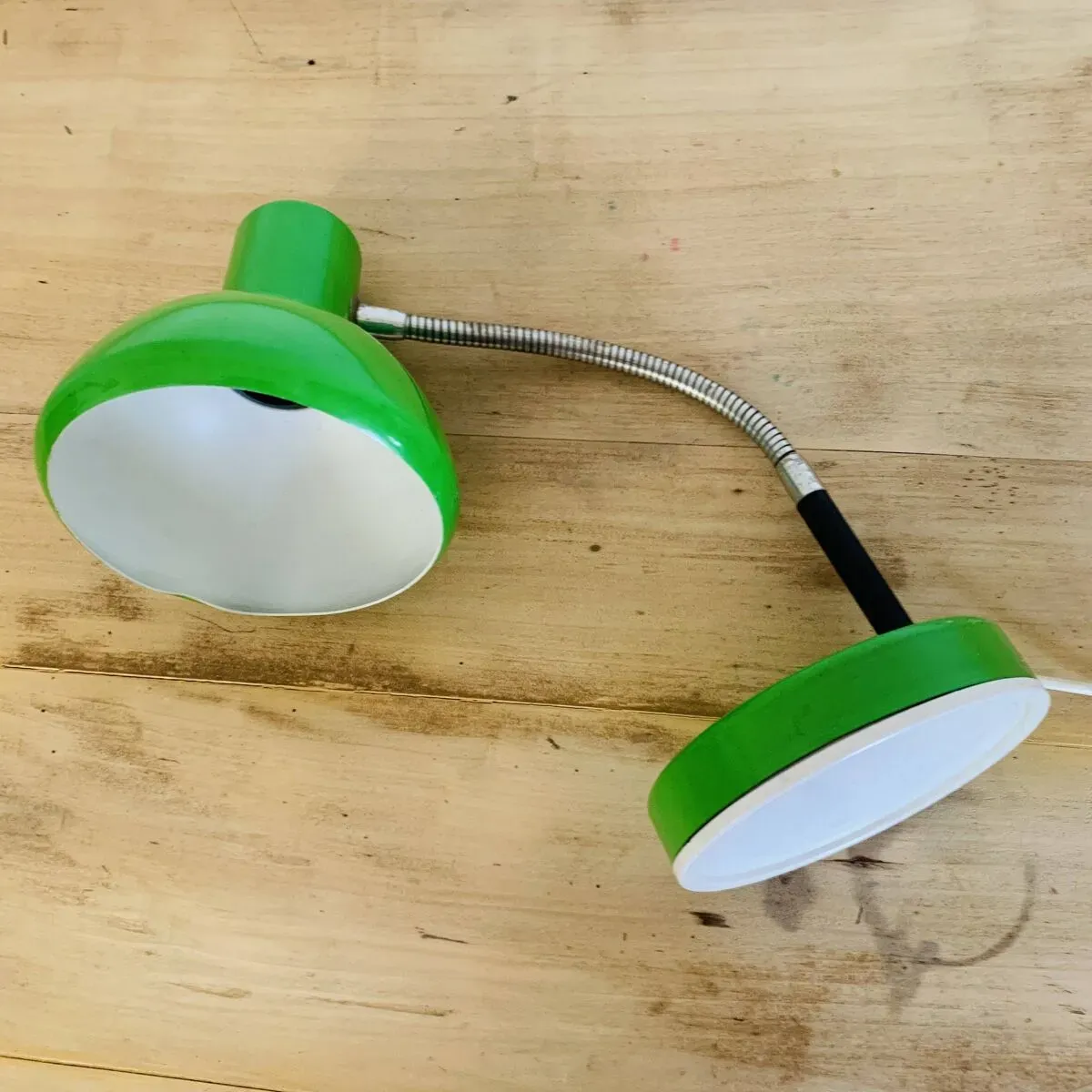 Illustration numéro 5 du produit Lampe de bureau verte