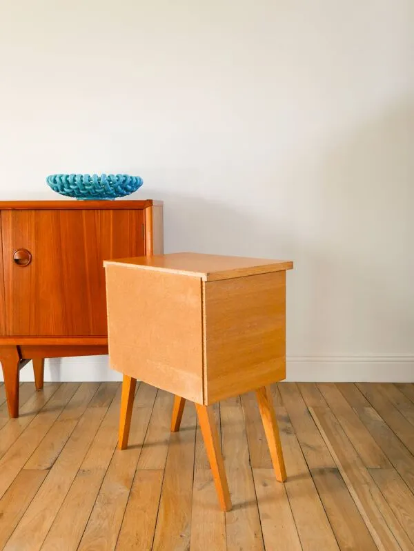 Illustration numéro 5 du produit Chevet scandinave en placage teck, pieds compas et tiroir, 1960
