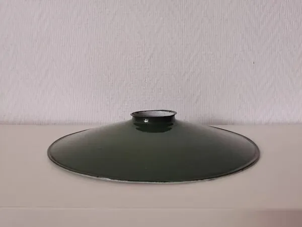 Illustration numéro 5 du produit abat jour en métal émaillé , décor industriel vert foncé