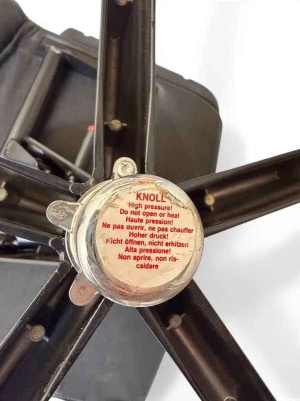 Illustration numéro 5 du produit Fauteuil de Bureau Richard Sapper pour Knoll - Cuir Noir Vintage