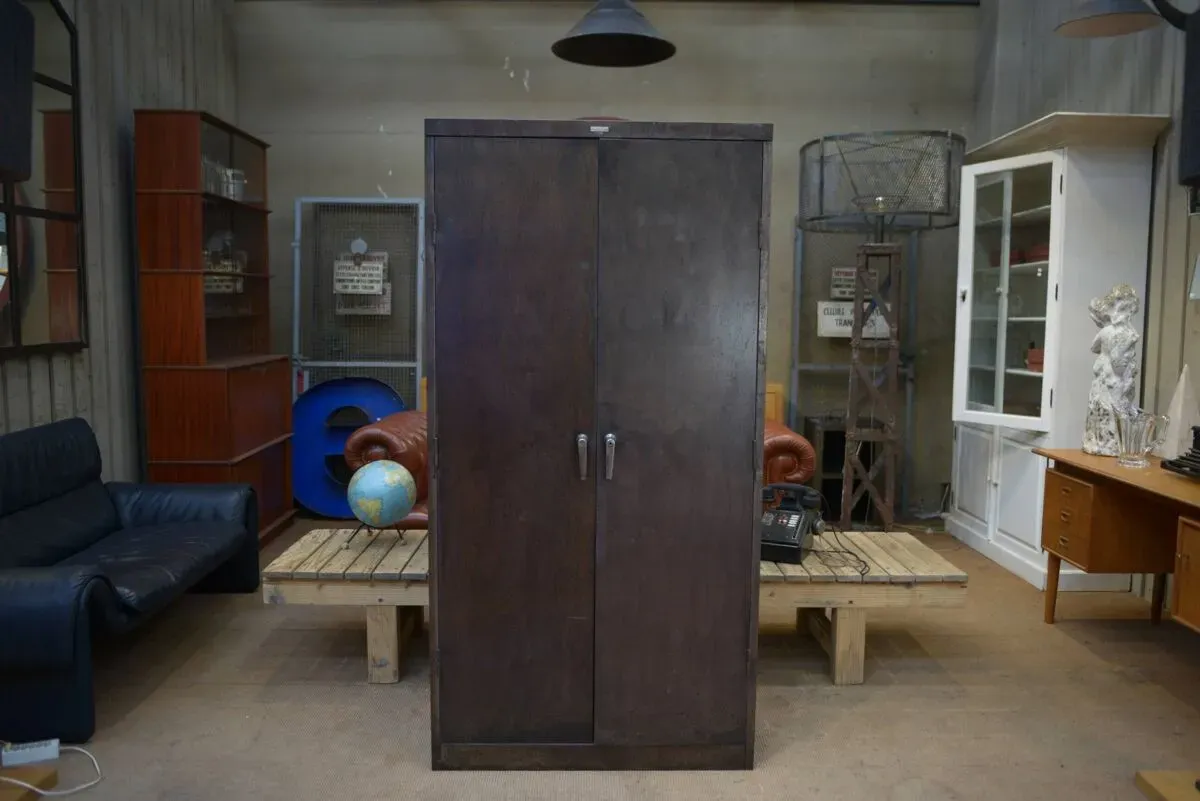 Illustration numéro 5 du produit Armoire industrielle en métal à 2 portes 1960