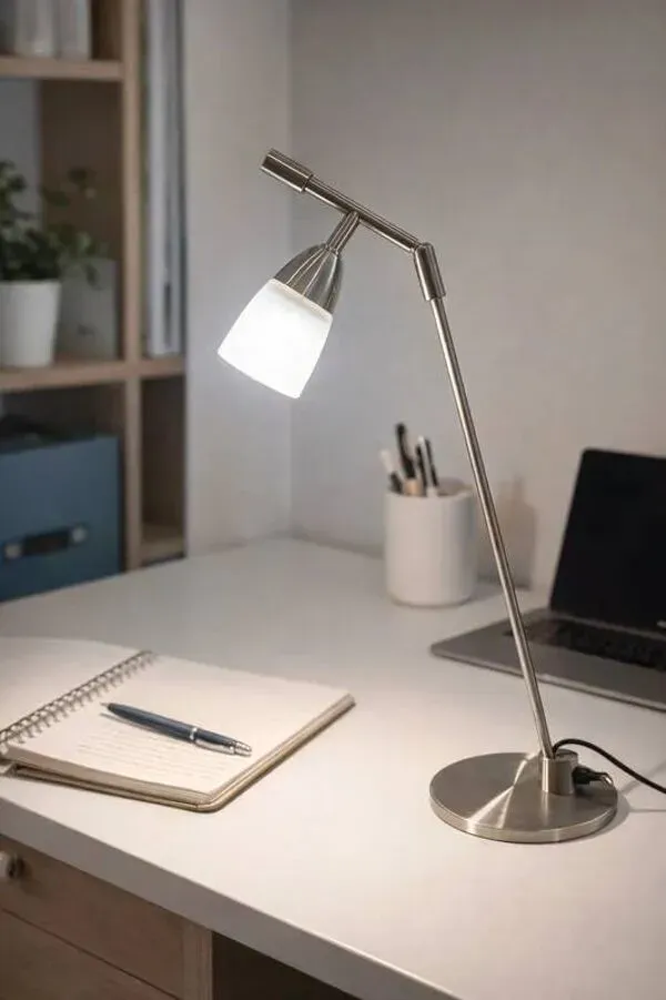 Illustration numéro 5 du produit Lampe articulée en métal et verre dépoli vintage année 70