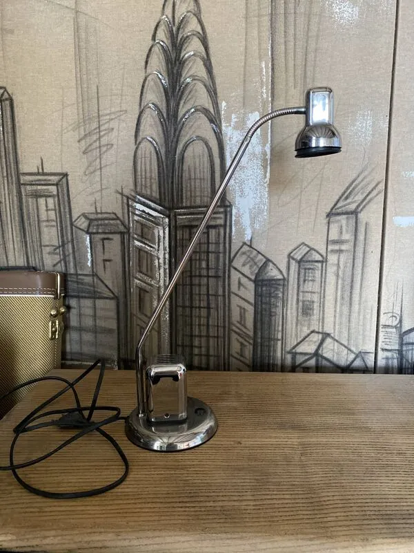 Illustration numéro 5 du produit Lampe de bureau Vrieland en métal chromé,1980