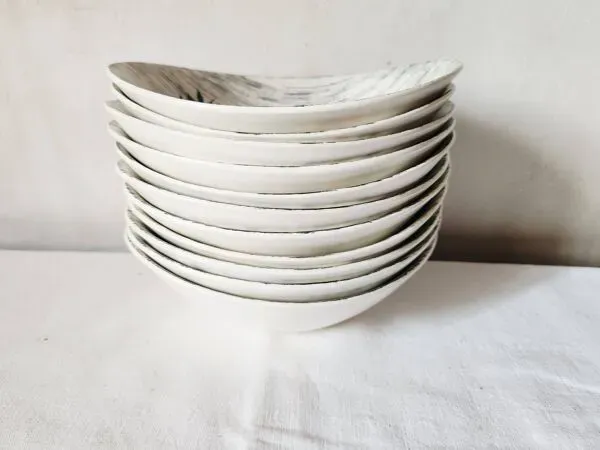 Illustration numéro 5 du produit Vintage french 1960s stalins tolede - toledo dessert bowls black olive leaf