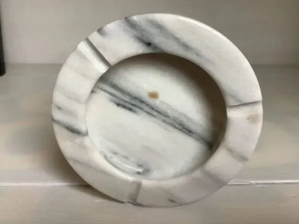 Illustration numéro 5 du produit Cendrier vide poche marbre gris blanc