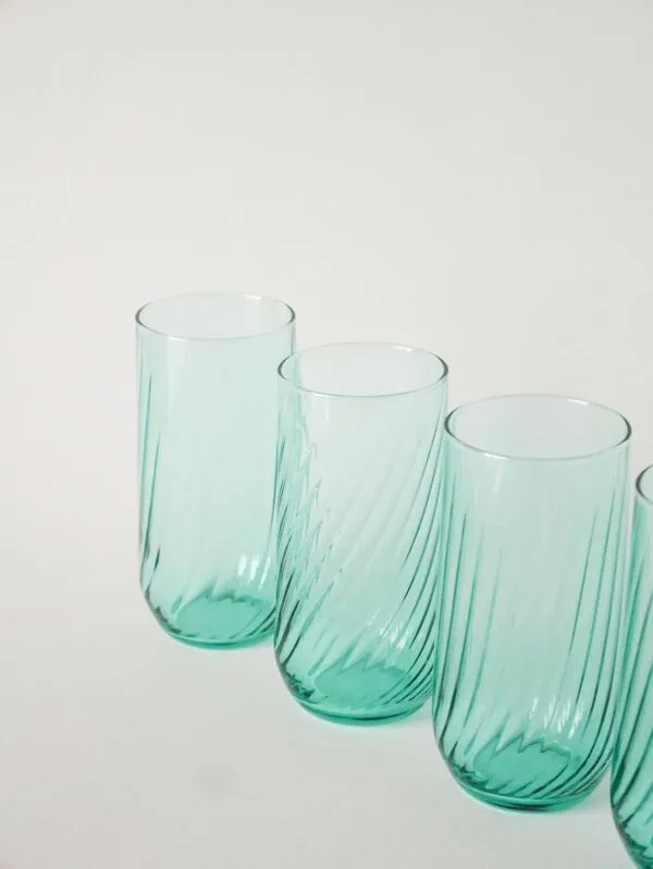 Illustration numéro 5 du produit Lot de 4 verres à eau torsadés, Bleu Turquoise, 1970