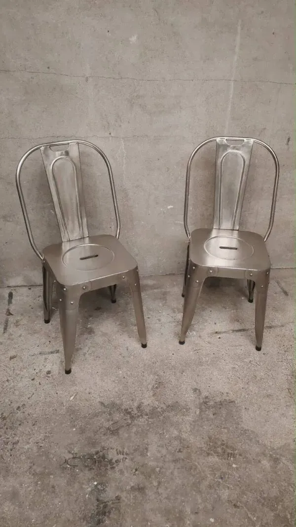 Illustration numéro 5 du produit Paire de chaises industrielles métalliques