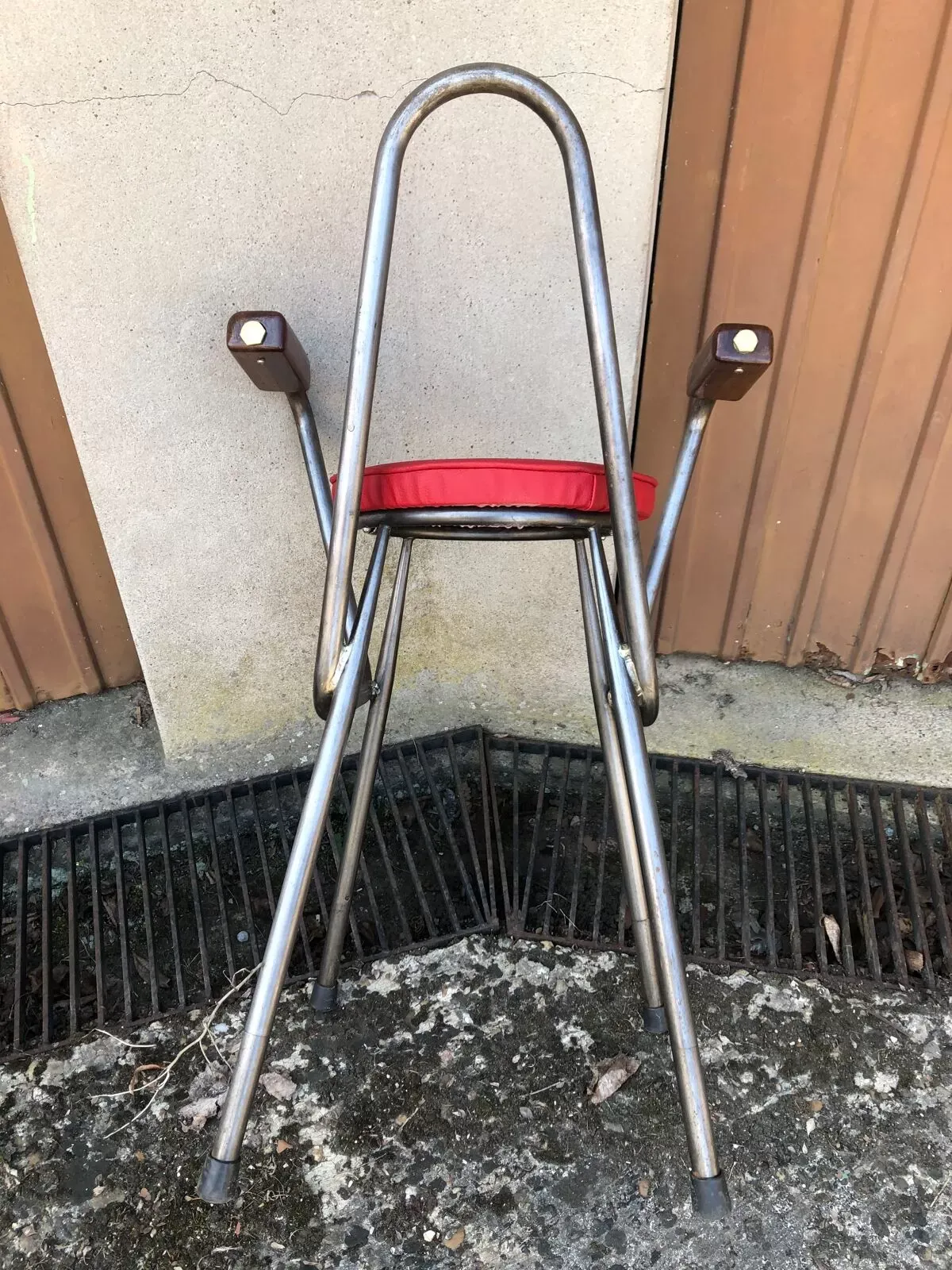 Illustration numéro 5 du produit Chaise de bar en métal et skaï industriel années 70