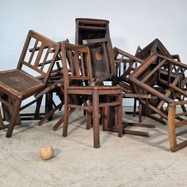 Illustration numéro 5 du produit Ensemble de 21 chaises de café en hêtre