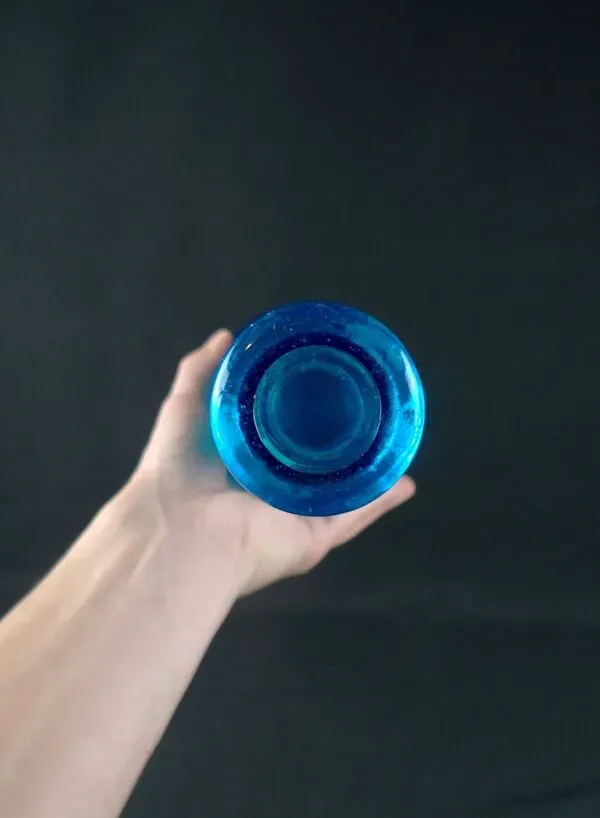 Illustration numéro 5 du produit Carafe génie bouteille empoli en verre moulé pressé bleu vintage années 70