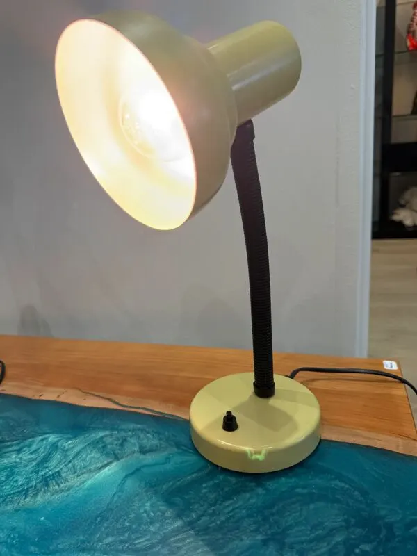 Illustration numéro 5 du produit Lampe de bureau vintage articulée – design années 70 – style industriel
