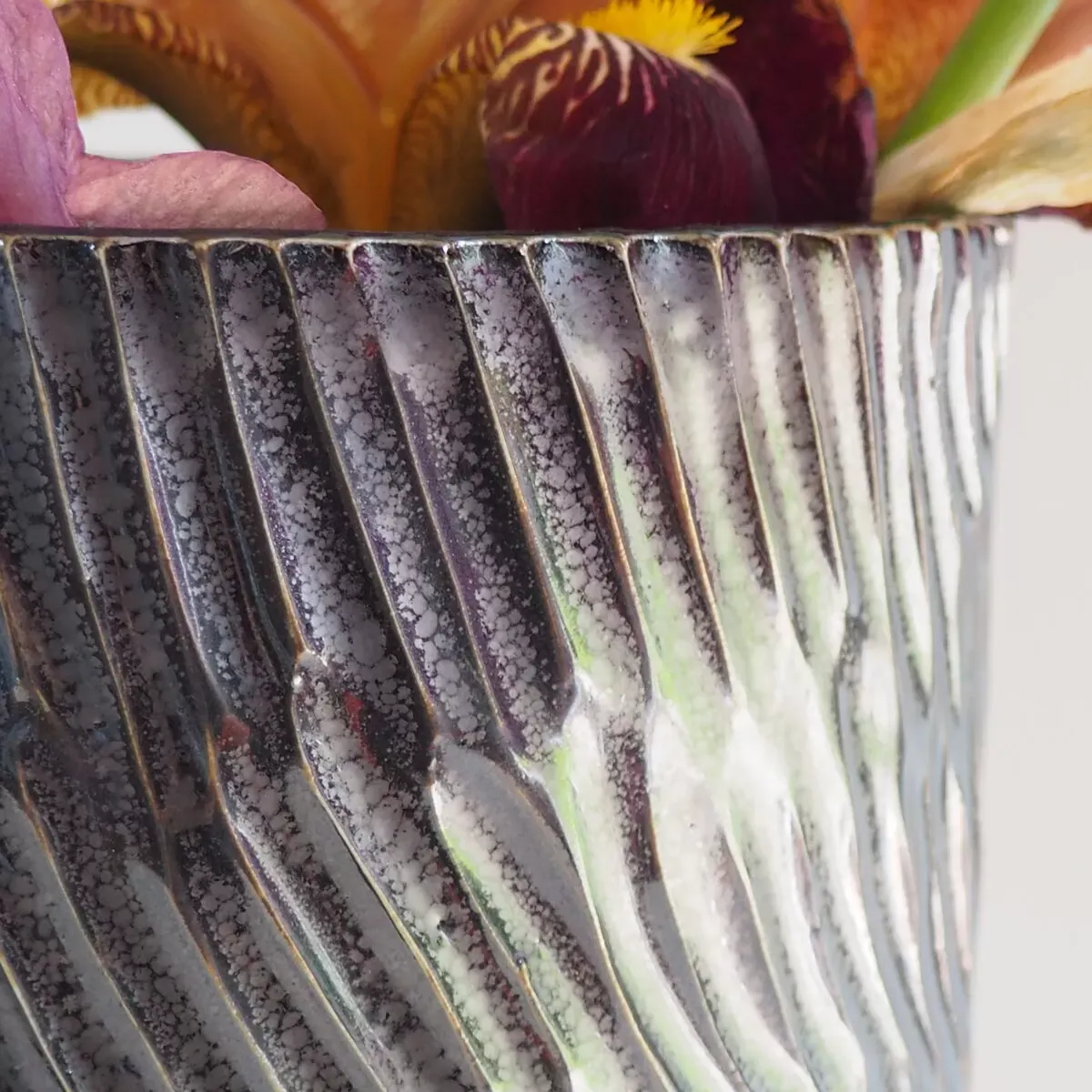 Illustration numéro 5 du produit Vase métal